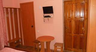 Гостиница Guest House Pod Krepostiu Судак Двухместный номер с 1 кроватью и собственной ванной комнатой-1